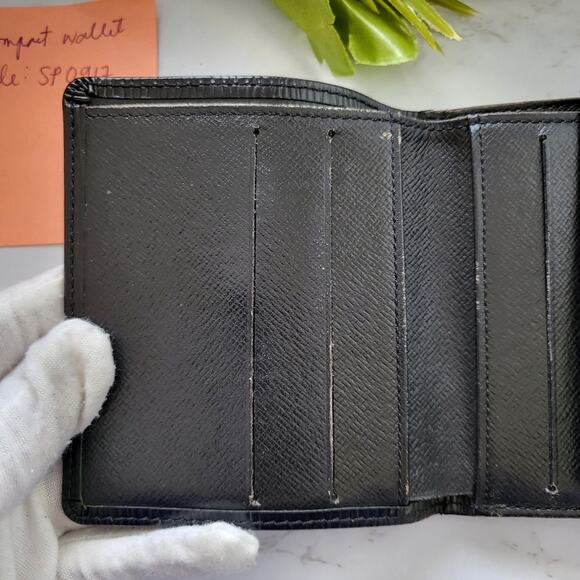 AUTHENTIC LOUIS VUITTON BLACK EPI LEATHER COMPACT SNAP WALLET - Picture 10 of 16